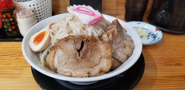 「塩バターまぜそば」@麺屋 とん嬉の写真