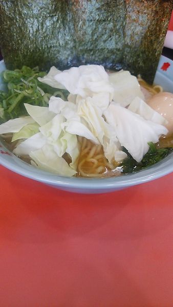 「ラーメン　中盛　半熟煮玉子」@よし家の写真