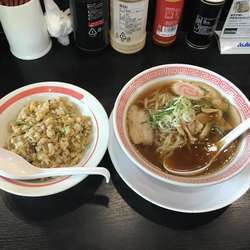 中華そば440円+絶品半チャーハン340円=780円