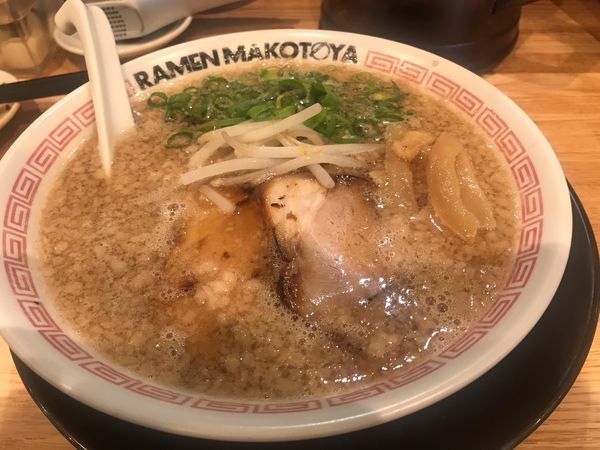 「背脂醤油ラーメン」@ラーメンまこと屋 枚方磯島元町店の写真
