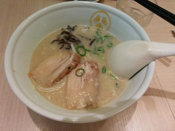 「シロ６９０円」@TOKYO 豚骨 BASE MADE by 博多一風堂 ecute品川サウス店の写真