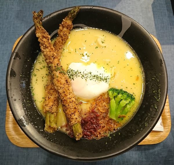 「白+肉巻きアスパラ(1070円)」@麺巧 潮の写真