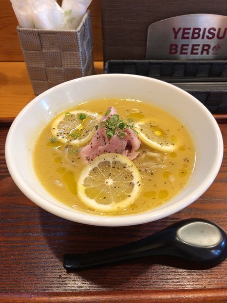 「かるねやラーメン」@肉と魚と酒 かるねやの写真