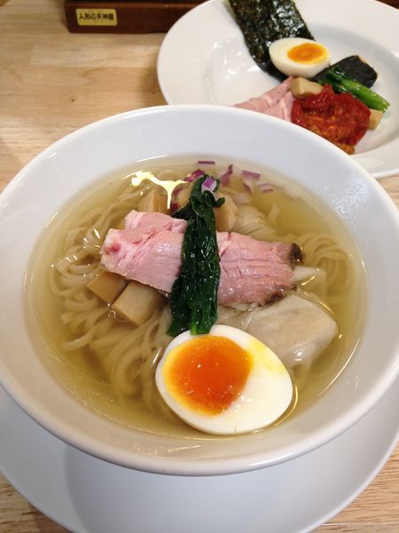 「鶏と魚の塩そば850円 トッピングアラカルト350円」@ガチ麺道場の写真