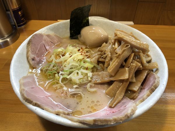 「塩ラーメン+チャーシューメンマ+ビール」@麺屋 永太の写真