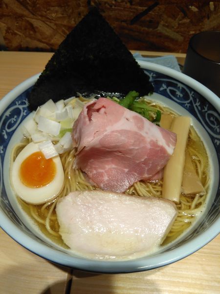 「白醤油煮干しそば」@寿製麺 よしかわ 西台駅前店の写真