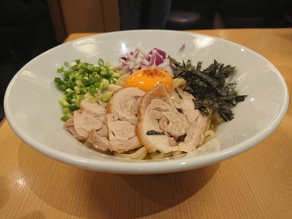 「名古屋コーチン尽くしの塩まぜそば」@塩専門 ひるがお 東京駅店の写真