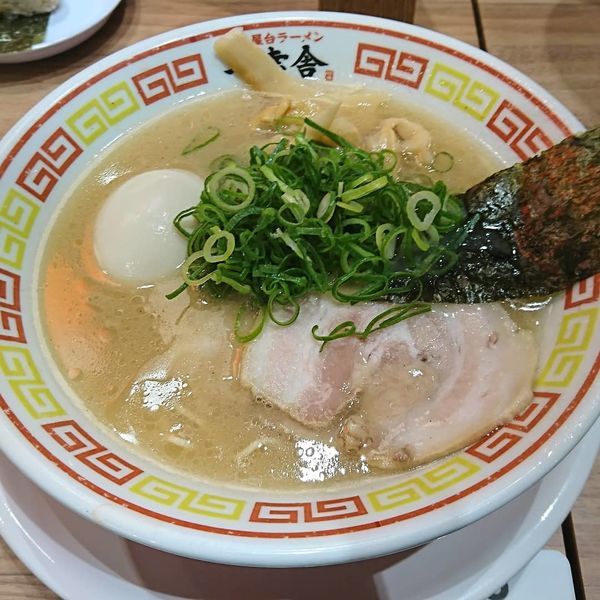 「味玉豚骨ラーメン」@博多屋台ラーメン一幸舎 東京キッテグランシェ店の写真