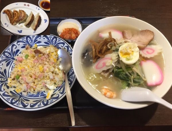 「五目ソバ＋半チャーハン＋餃子」@中国料理 香港飯店の写真