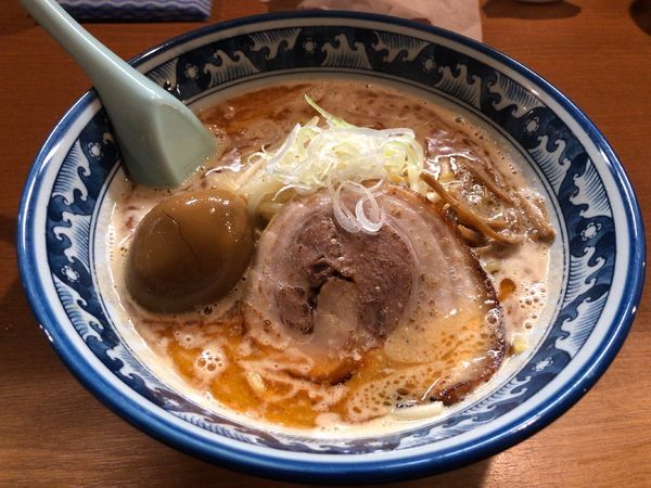 「味噌ラーメン + トロ〜リ半熟味付玉子」@麺や 樽座 小宮店の写真