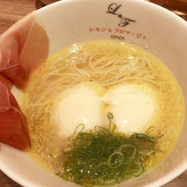 「らぁ麺生ハムフロマージュ＋Beer（PERONI）」@らぁ麺 レモン＆フロマージュ GINZAの写真