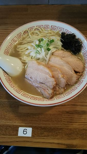 「煮干そば（白醤油）トッピング：チャーシュー」@煮干中華そば専門 煮干丸の写真