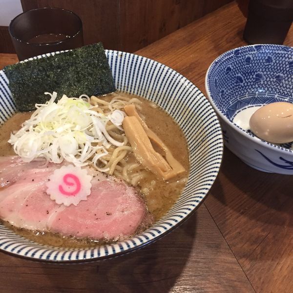 「特製中華そば」@俺の麺 春道の写真