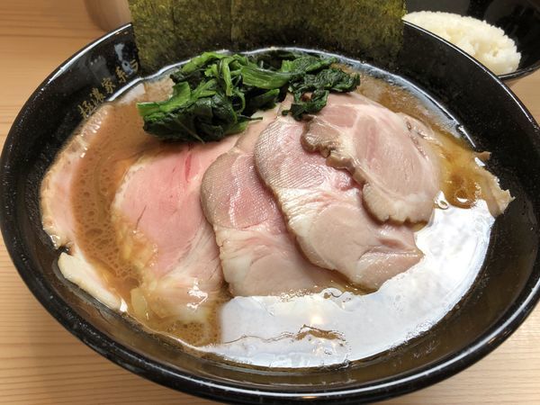 「チャーシュー麺大盛固め多め」@極濃家系ラーメン 歩輝勇 センター北店の写真