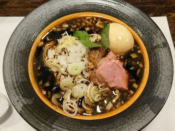 「(限定)沖縄黒糖と古酒のイカ醤油ラーメン」@中華そば ひしおの写真