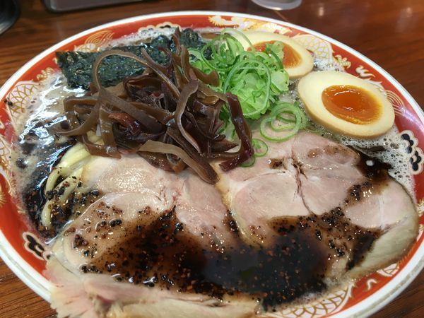 「濃厚ラーメン黒」@ラーメンかなやの写真