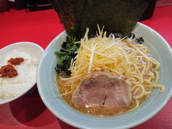 「ラーメン＋ネギ＋ライス」@横浜家系ラーメン 志田家 蒲田店の写真
