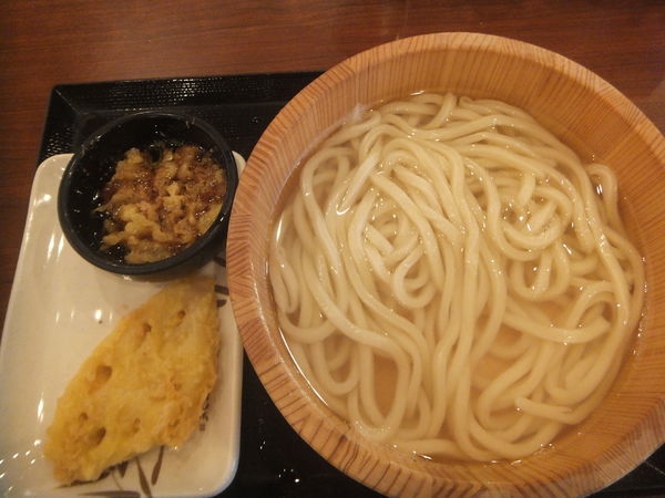 「釜揚げうどん大390円(1日半額190円)れんこん天110円」@丸亀製麺 流山店の写真