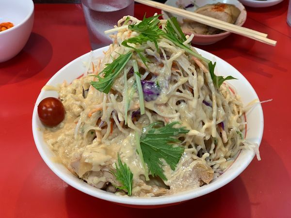 「冷やし中華(普通900円)+追加豚2枚(200円)」@千里眼の写真