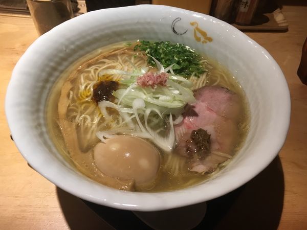 「味玉塩そば 大盛」@SOBAHOUSE 金色不如帰 新宿御苑本店の写真