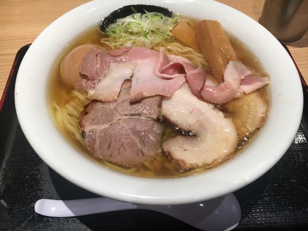 「特製ラーメン 大盛」@松戸富田麺業 千葉駅構内店の写真