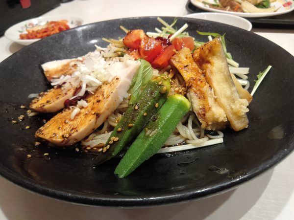 「よだれ鶏冷麺790円」@餃子の王将 ポンテポルタ千住店の写真