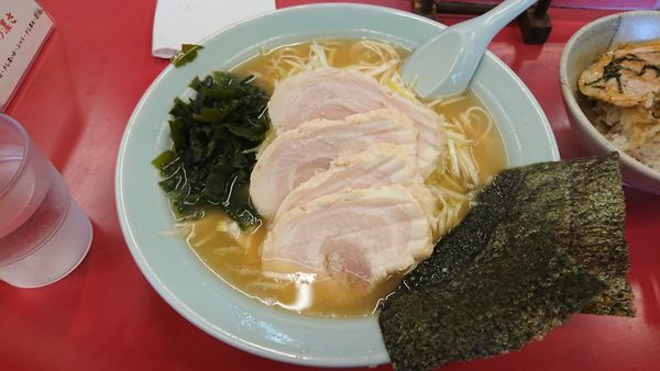 「ネギチャーシューメン（並）900円+焼豚丼（ミニ）300円」@新ラーメンショップ 狭山本部の写真