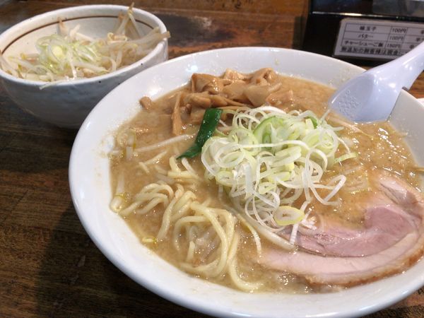 「みそらーめん 800円 ﾔｻｲﾒﾝﾏﾏｼ」@こってりらーめん 誉の写真