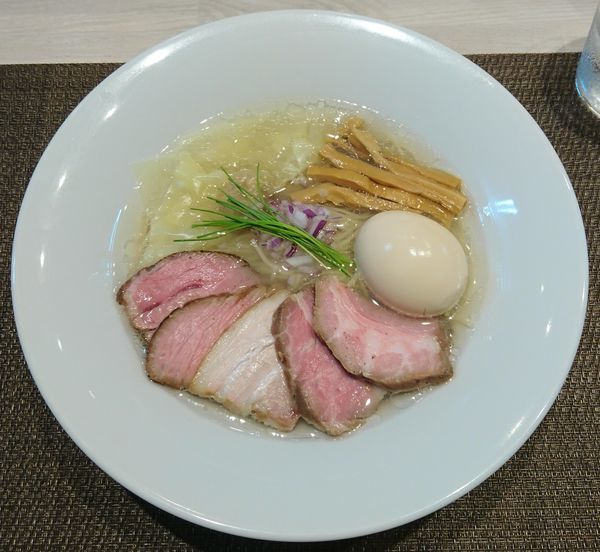 「特製中華蕎麦＜塩＞」@宍道湖しじみ中華蕎麦 琥珀 東京本店の写真