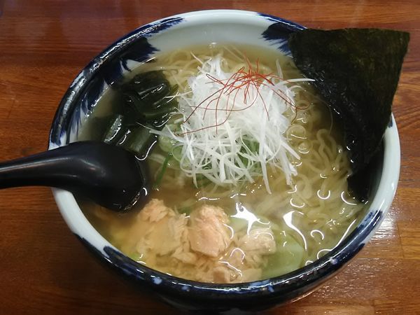 「限定鮭冬葉塩大盛り900円」@弟子屈ラーメン 弟子屈総本店の写真