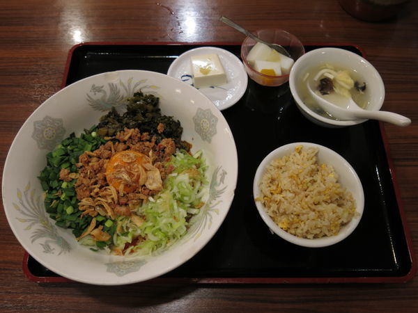 「まぜそば+半チャーハン：800円」@餃子酒家 築地店の写真