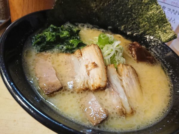 「横浜家系 豚骨醤油　700円」@麺屋 きんせいの写真