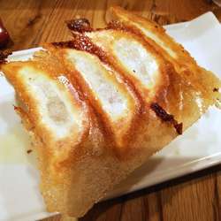 極上肉汁餃子（4ヶ）　380円