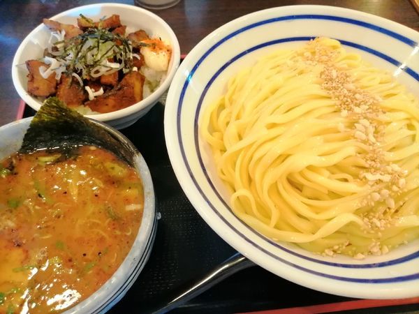 「つけ麺大盛　チャーシュー飯」@いっとうやの写真