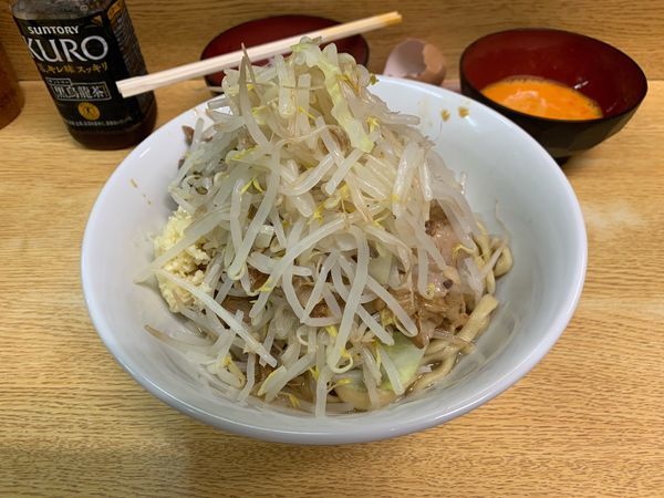 「少なめ 汁なし+いいたまご+かつおぶし+たまねぎ(950円)」@ラーメン二郎 環七新新代田店の写真