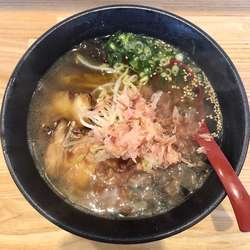 勝武士ラーメン (780円)