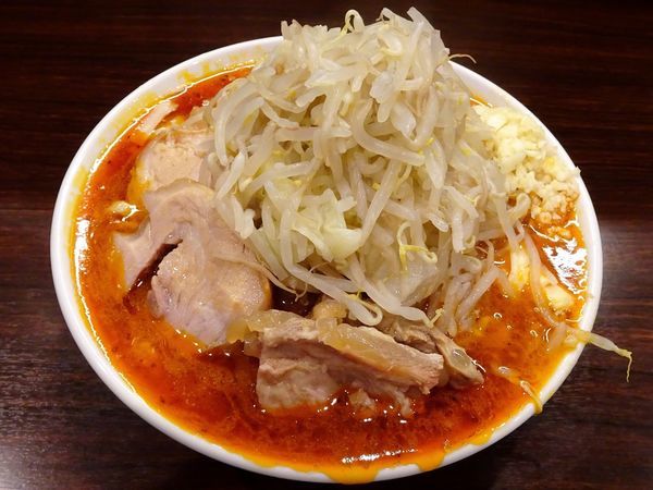 「トマトラーメン（880円）＋チーズ＋バラ軟骨　ヤサイニンニク」@ピコピコポンの写真