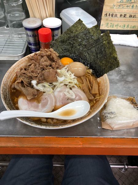 「赤えび出汁の悪い奴(サービス大盛り)＋悪い肉」@覆麺 智の写真
