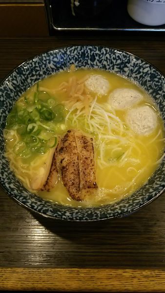 「濃厚鶏そば （トッピング：鶏肉団子）」@鶏そば 一瑳の写真