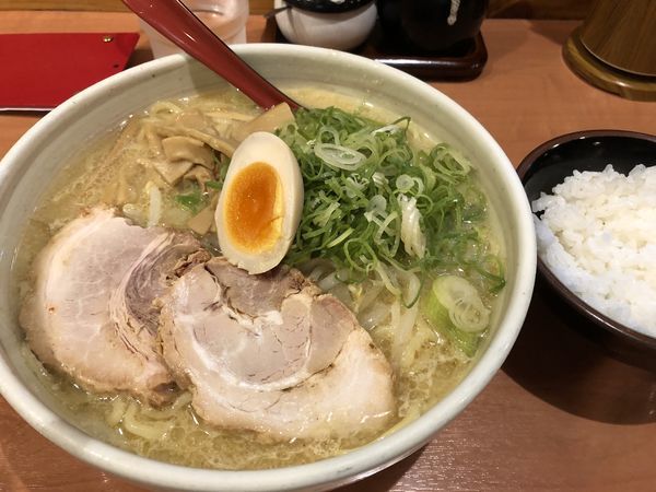 「大地味噌ラーメン大盛半ライス」@札幌らーめん 北の大地の写真