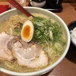 大地味噌ラーメン大盛半ライス