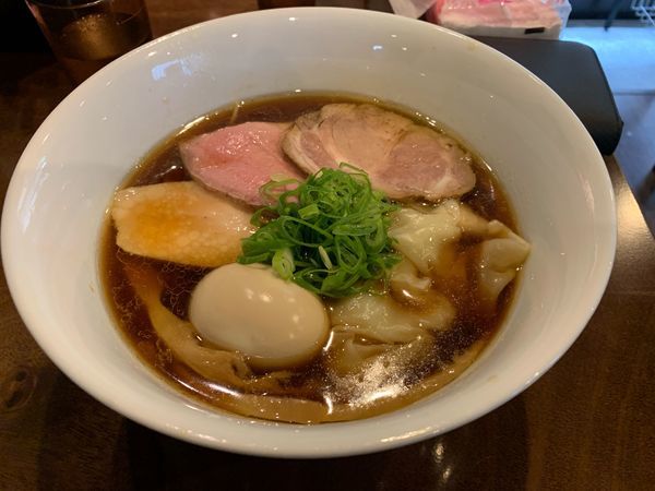 「醤油特製らーめん」@らぁ麺 すぎ本の写真