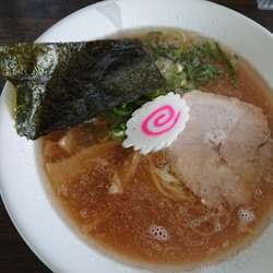 牛骨醤油らぅめん 734円