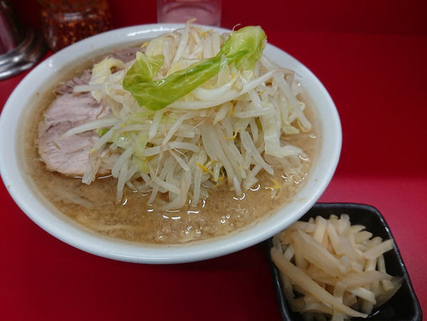 「ラーメン（麺少なめ） 、千切生姜」@ラーメン二郎 神田神保町店の写真