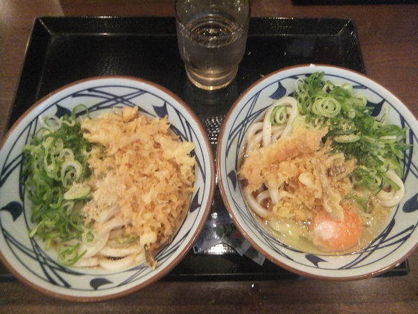 「冷やしぶっかけ並290円(納涼祭にて2杯)生卵70円」@丸亀製麺 柏駅南口店の写真