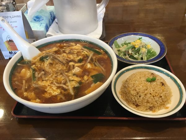 「Aセット(サンラータンメン+半チャーハン他)」@凛香飯店の写真