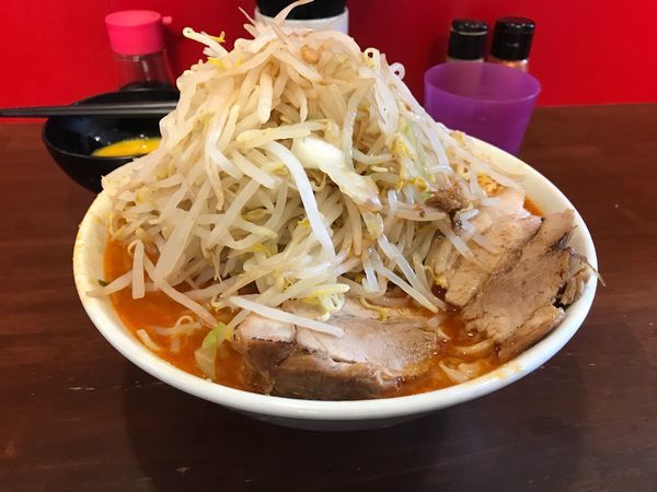 「辛いラーメン300g＋生卵」@龍麺 ふえ郎の写真