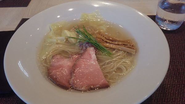 「中華そば　塩　+　ワンタン」@宍道湖しじみ中華蕎麦 琥珀 東京本店の写真