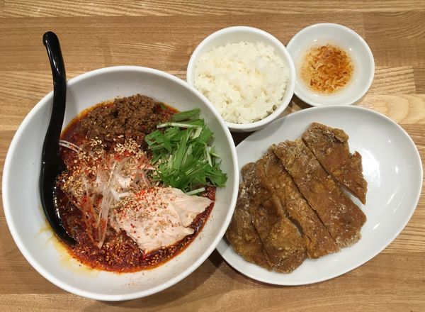 「排骨冷やし担々麺（５辛）＋半ライス」@かつぎやの写真