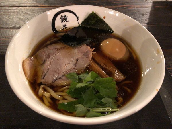 「醤油ラーメンセット(牛すじ丼) + 味玉」@らーめん愉悦処 鏡花の写真